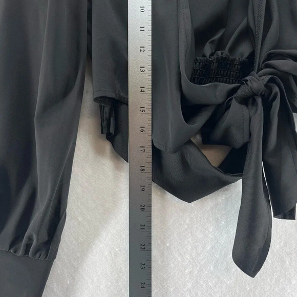 QED London Blouse Womens Sz 4 Tie Knot Cropped Long Sleeve Back Shirred Black - Picture 11 of 11